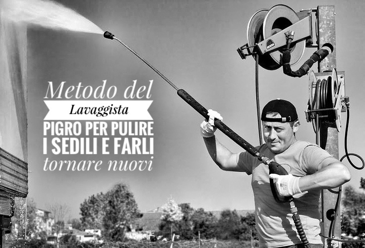 Uomo Lavaggista con idrante in mano